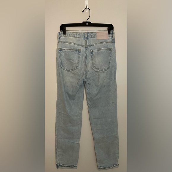 H&M &Denim 90s Boyfriend Fit Low Jeans, Blue, Light Wash, Size 2, EUC - Picture 3 of 8